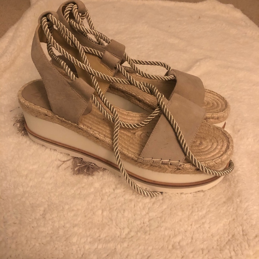 Shoes - Picture 4 of 4